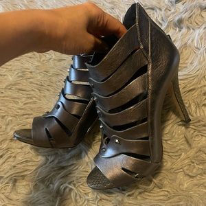 Dark Silver “white and black” high heels 7.5